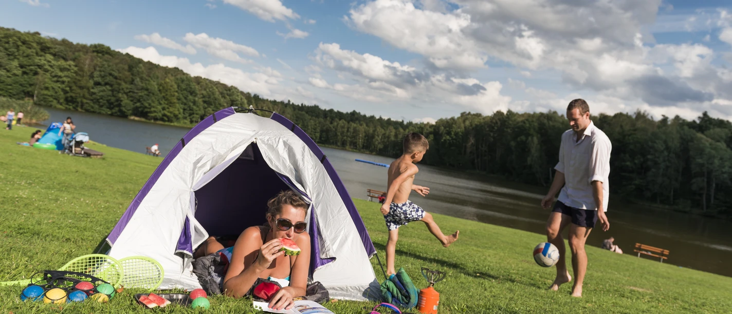 Kemp Thümmlitzsee se nachází v idylické poloze v údolí Mulde.