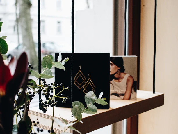 Flamingocat, Schaufenster