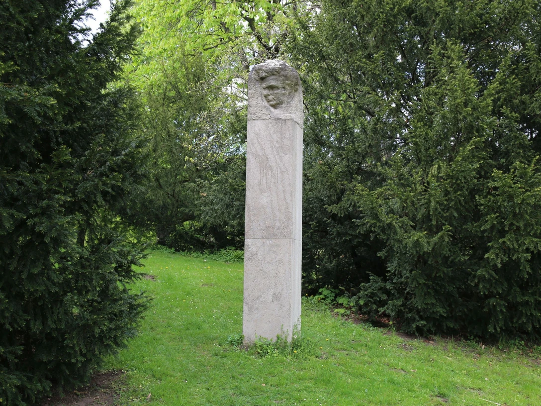 Franz-Schubert-Stele im Clara-Zetkin-Park - Denkmäler in Leipzig