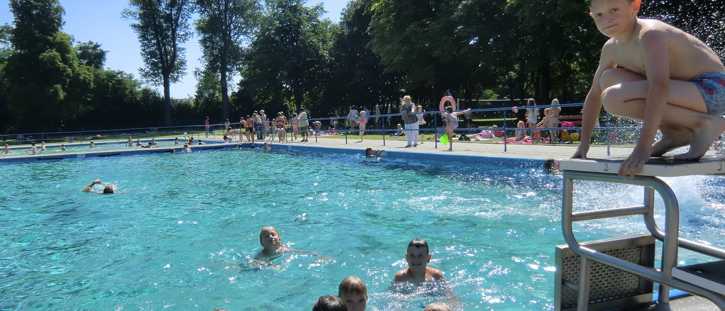 Neukieritzsch outdoor pool
