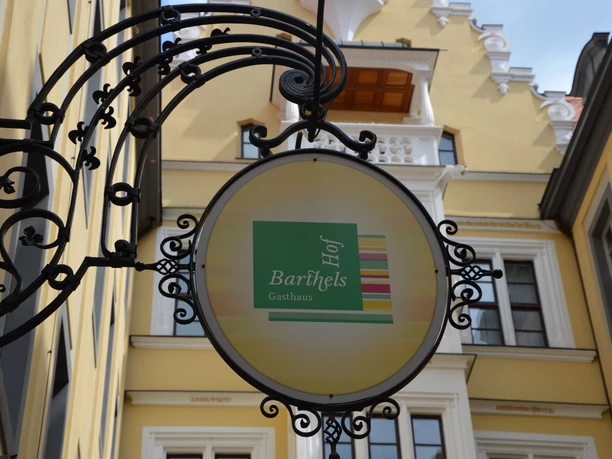 Eingangsschild Barthels Hof - Gastronomien in Leipzig Blick auf das Eingangschild mit Logo von Barthels Hof in Leipzig, Gastronomien