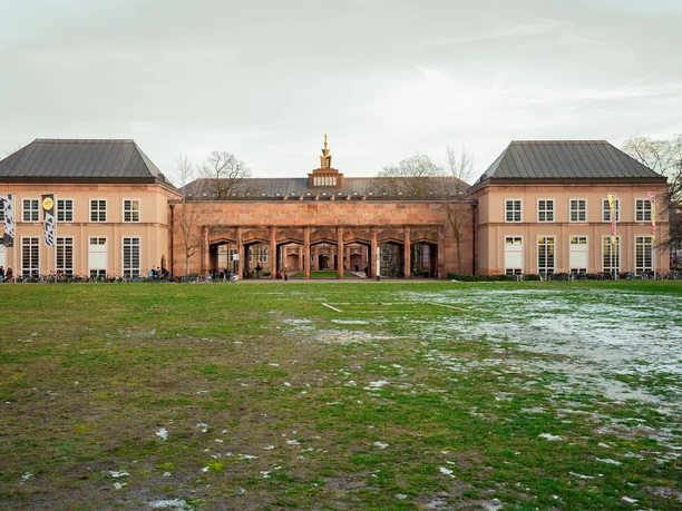 Kompleks muzealny GRASSI zimą na Johannisplatz w Lipsku, kultura, muzeum, wystawa