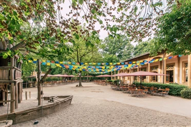 View of the outdoor seating area of the Hacienda Las Casas restaurant at Leipzig Zoo, which is wonderful for a day out with the family, events, gastronomy, experience, sights, zoo, restaurant