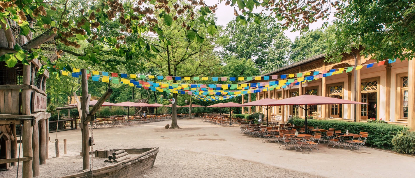 View of the outdoor seating area of the Hacienda Las Casas restaurant at Leipzig Zoo, which is wonderful for a day out with the family, events, gastronomy, experience, sights, zoo, restaurant
