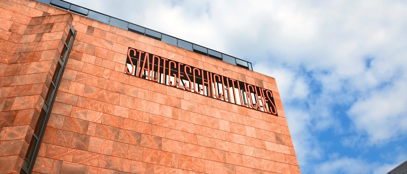 Stadtgeschichtliches Museum Leipzig - Museen in Leipzig Blick auf die rote Backsteinfassade vom Haus Böttchergässchen des Stadtgeschichtlichen Museums, Kultureinrichtungen in Leipzig, Ausstellung
