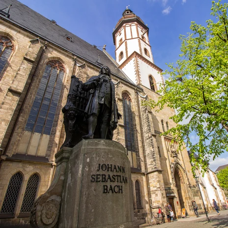 Bach-Denkmal vor der Thomaskirche Leipzig - Musikstadt Leipzig