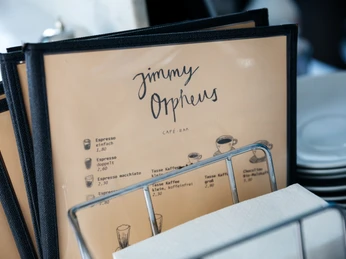 Jimmy Orpheus - Cafés in Leipzig Detailaufnahme der stilvollen Speisekarten des Jimmy Orpheus, cafe, restaurant, gastronomie