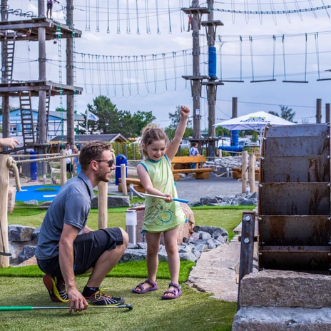 Familie beim Golfen am Markkleeberger See - Freizeit in Leipzig und Region