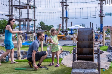 Family on the adventure golf course on Lake Markkleeberg, Leipziger Neuseenland