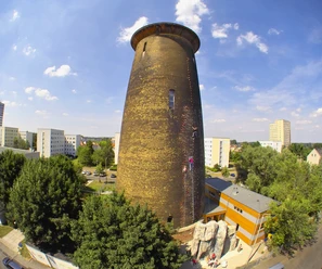 Widok na cały KletterTurm Leipzig w Mockau, gdzie można również uprawiać bouldering.