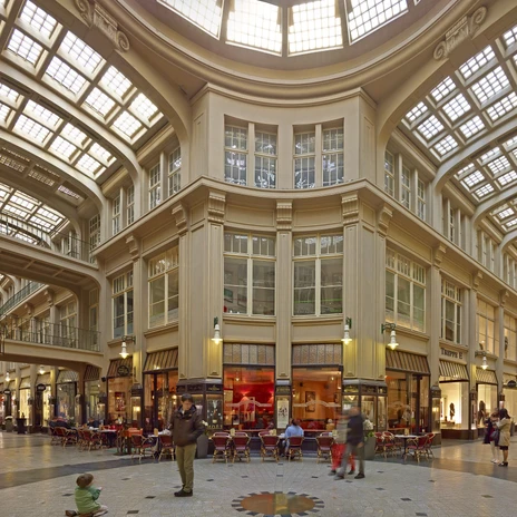 Die Kümmel-Apotheke liegt in der Mädler Passage