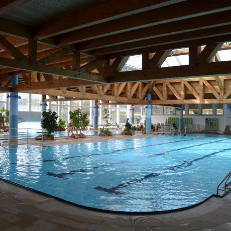 Blick auf das Hallenbad im Kur- und Freizeitbad RIFF Bad Lausick