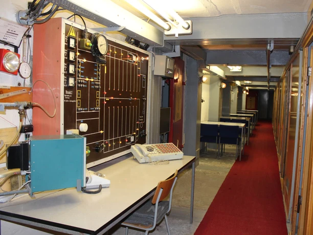 Le musée du bunker de la Stasi à Machern donne un aperçu de l'intérieur du bunker avec des équipements originaux de l'époque, région de Leipzig
