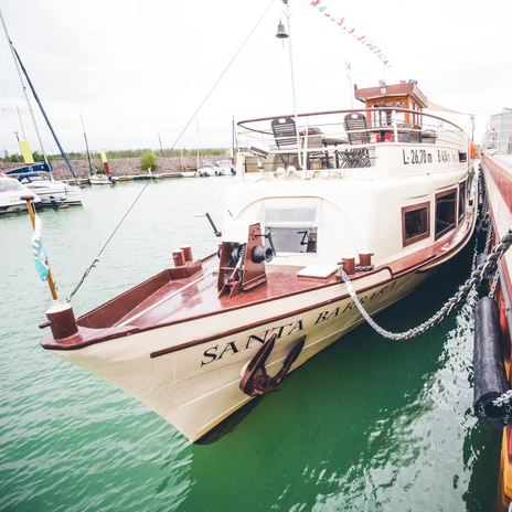 MS Santa Barbara auf dem Zwenkauer See - Schifffahrt im Leipziger Neuseenland