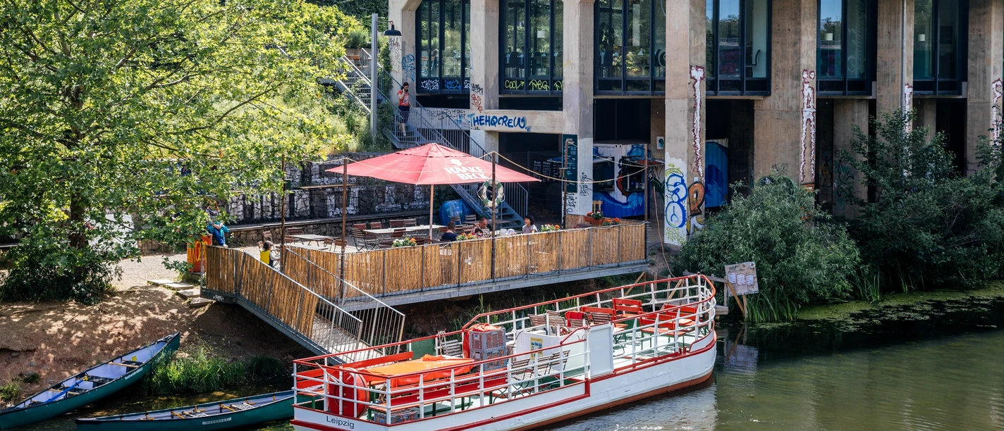 MS Weltfrieden, Stelzenhaus