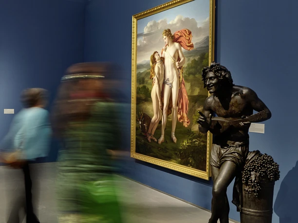 Salle d'exposition du Musée des Beaux-Arts de Leipzig avec une peinture au mur et une sculpture à droite, galerie, institution culturelle