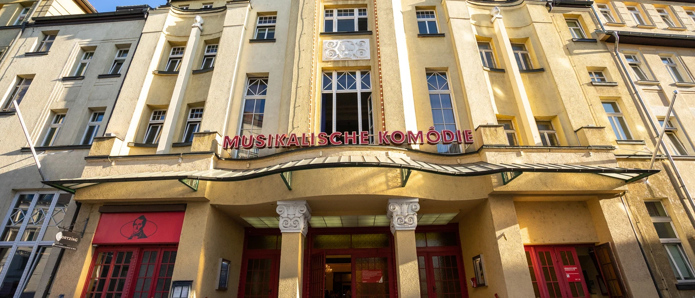View of the façade of the Musikalische Komödie Leipzig, Culture, Drama, Leisure