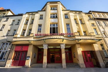 Widok na fasadę Musikalische Komödie Leipzig, kultura, teatr, rozrywka