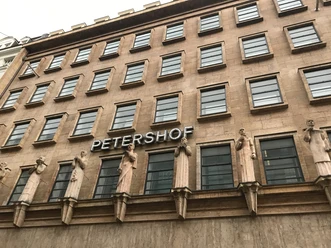 Průčelí Petershofu - Architektura Höfe a pasáží v Lipsku