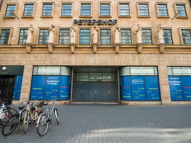 Wejście do Petershof - Architektura domów i pasaży w Lipsku