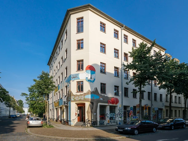 Poege House, street corner