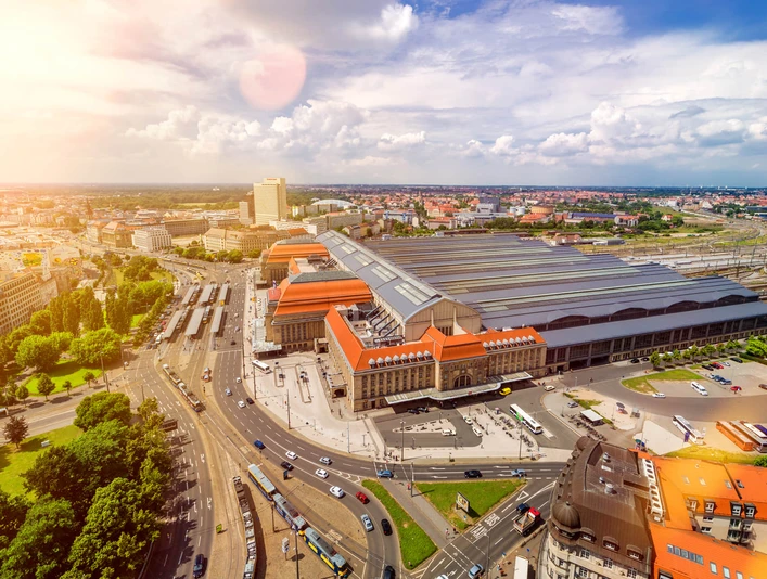 Promenaden Hauptbahnhof Leipzig - Shopping in Leipzig Blick auf den Leipziger Hauptbahnhof aus der Luft und links der Promenadenring, Shopping, Einkaufen, Anreise, Verkehr