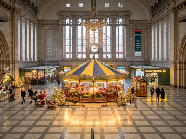 Carousel at Leipzig Central Station - Shopping in Leipzig View of the Christmas-decorated West Hall of Leipzig Central Station, where there is a large carousel for children, Shopping, Leisure, Children, Family