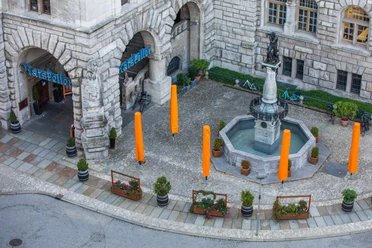 View from above of the outdoor seating area of the Ratskeller, which is housed in the old Leipzig Town Hall on Burgplatz.