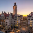 Neues Rathaus mit Ratskeller - Sehenswürdigkeiten in Leipzig Blick auf das Neue Rathaus mit Ratskeller in der Abenddämmerung, Sehenswürdigkeiten, gastronomie, freisitz