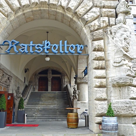 Le Ratskeller de Leipzig peut accueillir 700 personnes.