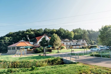 Restaurant Mühlenstube im Erlebnishotel Zur Schiffsmühle - Gastronomie in der Leipzig Region Blick auf die Schiffsmühle und das Restaurant, gastronomie, region, ausflugsziel