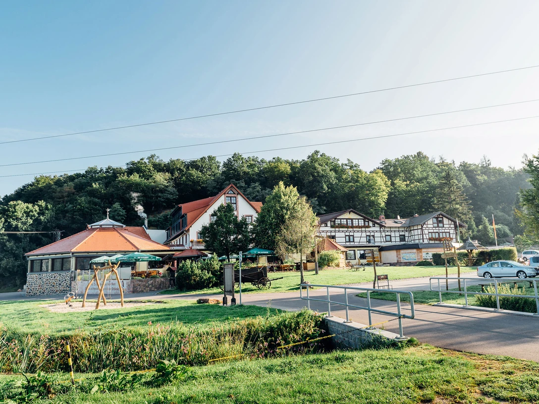 Restaurant Mühlenstube im Erlebnishotel Zur Schiffsmühle - Gastronomie in der Leipzig Region Blick auf die Schiffsmühle und das Restaurant, gastronomie, region, ausflugsziel