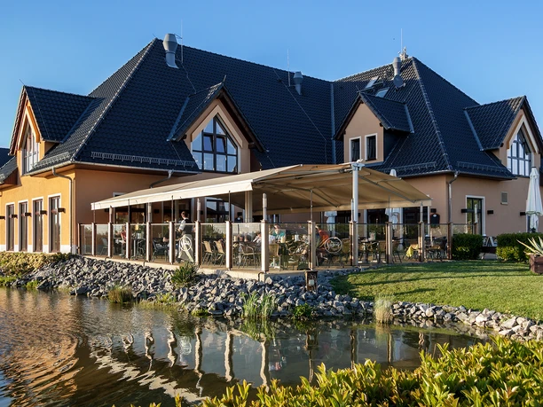 Restaurace Seeperle se nachází na idylickém místě u jezera Markkleeberg, výletní místo, restaurace
