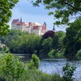 Schloss Colditz an der Mulde - Schlösser der Leipzig Region Blick von der anderen Seite des Ufers auf das Schloss Colditz, welches über der Mulde in der Leipzig Region thront