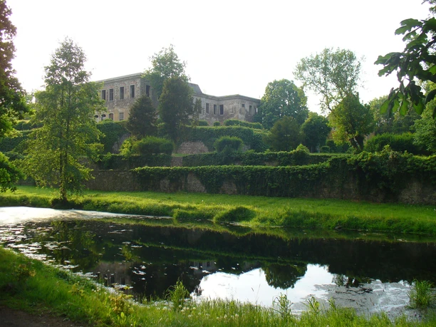 Schloss Dahlen mit Schlosspark und Teich