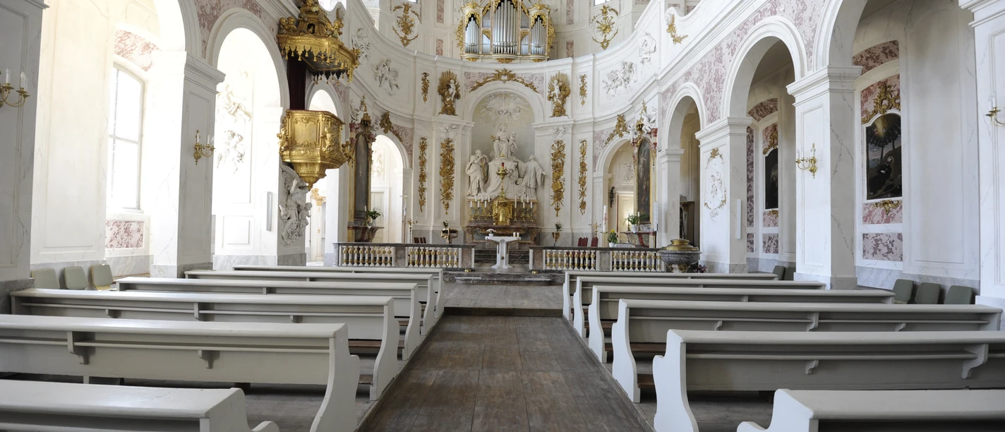 Schlosskapelle Hubertusburg Wermsdorf - Schlösser der Leipzig Region Die katholische Kapelle des Schloss Hubertusburg in Wermsdorf von Innen mit Blick auf den Altar und Schramm-Orgel, Ausflug, Leipzig Region