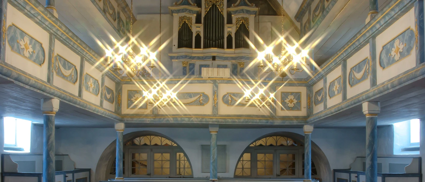Orgue Schmidt dans l'église du village de Klinga