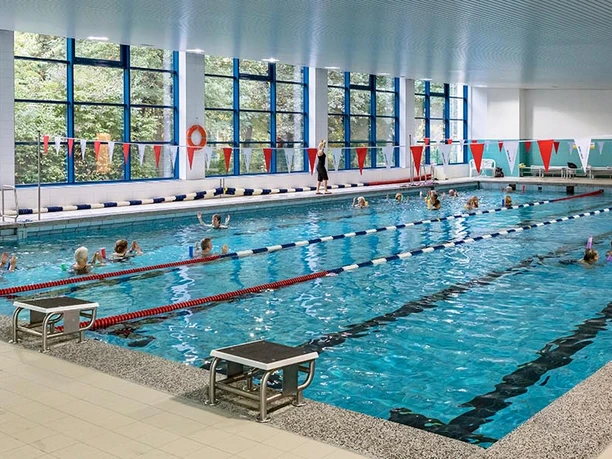 Schwimmhalle Nordost - Piscine couverte à Leipzig