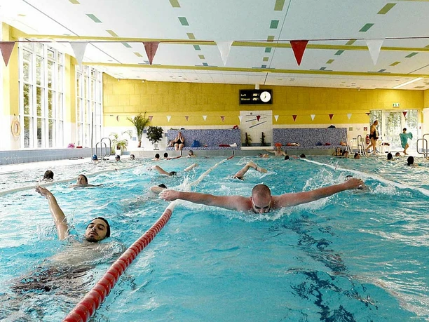Schwimmhalle Süd - Piscine couverte à Leipzig