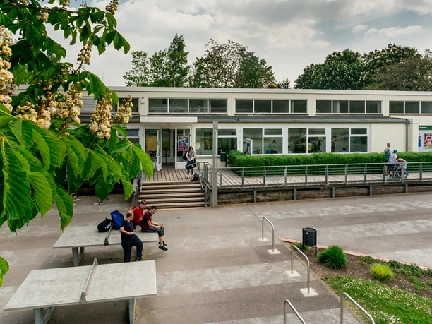 Schwimmhalle Südost - Piscine couverte à Leipzig