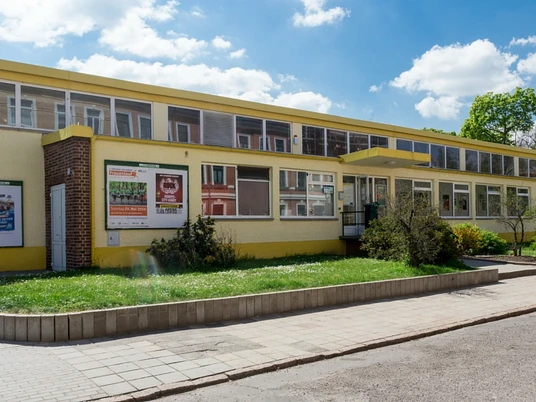 Schwimmhalle West - Hallenbäder in Leipzig