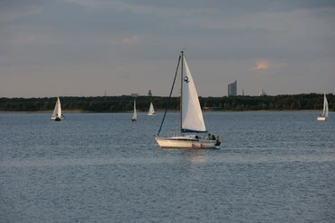 Boat on Lake Cospuden - Excursions in Leipzig