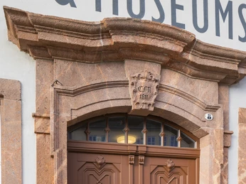 Eingang zum Stadt- und Museumshaus Waldheim - Sehenswürdigkeiten in der Leipzig Region Eingang zum Stadt- und Museumshaus Waldheim in der Region Leipzig mit seinen Dauer- und Sonderausstellungen, Region Leipzig, Ausflug