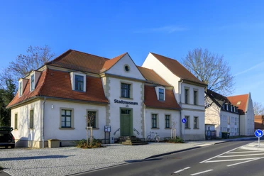 DEU/Sachsen/Schkeuditz(Copyright © Rainer Weisflog +49171/6254657) Un musée local autonome a été ouvert en 1937 dans l'ancienne maison du meunier officiel. La nouvelle exposition permanente sur l'histoire de la ville, inaugurée en 2012, répond aux questions des visiteurs sur la naissance et le développement de Schkeuditz, ville administrative, bourgeoise agricole, frontalière, fouriériste et aéroportuaire. (CREDIT/Copyright (c) : Rainer Weisflog /Contact : E-mail : Foto@Weisflog.net ; Tél. +490355/824499 ; Plus d'infos et conditions générales sur : www.rainer-weisflog.de)