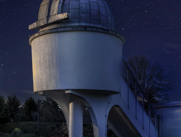 DEU/Sachsen/ Eilenburg (Copyright © Rainer Weisflog +49171/6254657) Die Sternwarte „Juri Gagarin“ Eilenburg ist ein Observatorium und Planetarium in der sächsischen Stadt Eilenburg. Bereits seit 1931 gab es in Eilenburg eine Amateur-Sternwarte. 1963 und 1964 erfolgte der Bau und anschließende Umzug der nunmehrigen Volks- und Schulsternwarte in einen Neubau auf der Anhöhe Mansberg im Stadtteil Berg. Die Anlage war die zweitgrößte Schulsternwarte in der DDR. (CREDIT/Copyright (c): Rainer Weisflog /Contakt: E-Mail: Foto@Weisflog.net ; Tel. +490355/824499; Weitere Infos und AGB auf: www.rainer-weisflog.de) DEU/Sachsen/ Eilenburg (Copyright © Rainer Weisflog +49171/6254657) Die Sternwarte „Juri Gagarin“ Eilenburg ist ein Observatorium und Planetarium in der sächsischen Stadt Eilenburg. Bereits seit 1931 gab es in Eilenburg eine Amateur-Sternwarte. 1963 und 1964 erfolgte der Bau und anschließende Umzug der nunmehrigen Volks- und Schulsternwarte in einen Neubau auf der Anhöhe Mansberg im Stadtteil Berg. Die Anlage war die zweitgrößte Schulsternwarte in der DDR. (CREDIT/Copyright (c): Rainer Weisflog /Contakt: E-Mail: Foto@Weisflog.net ; Tel. +490355/824499; Weitere Infos und AGB auf: www.rainer-weisflog.de)