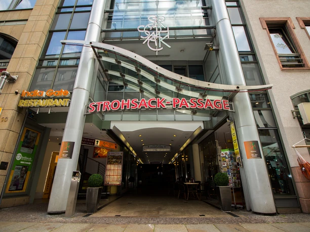 Eingang Strohsackpassage - Architektur der Höfe und Passagen in Leipzig