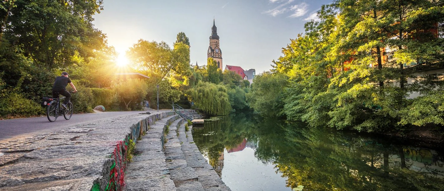 Stufen an der Philippuskirche - Wasserstadt Leipzig