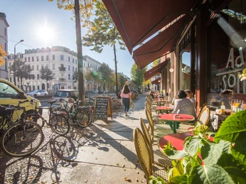 Südplatz, Cafés und Straßenzug