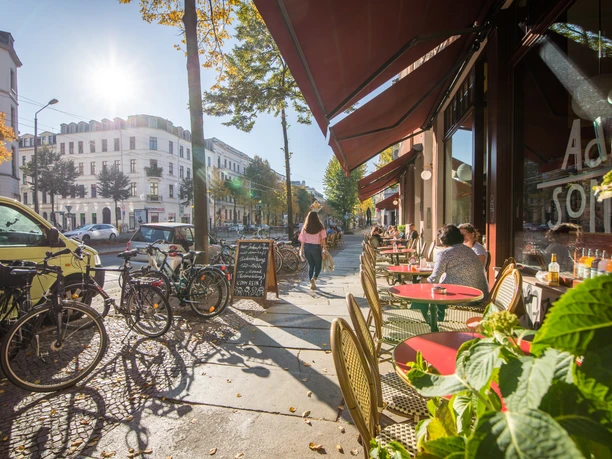 Südplatz, Cafés und Straßenzug