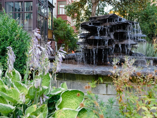 Waldstraßenviertel, Brunnen